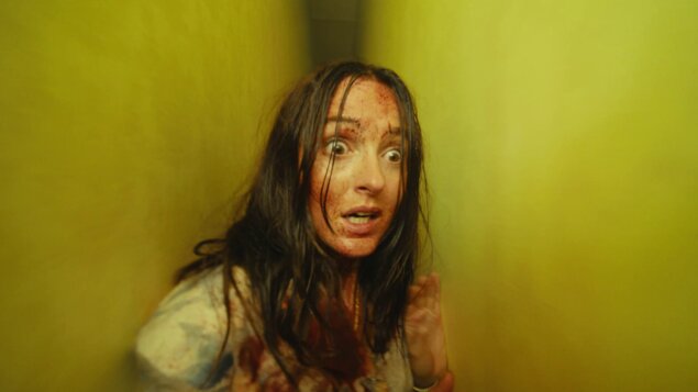 Backrooms: Za stenou