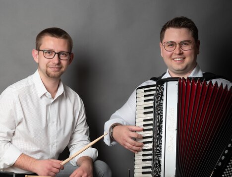 JEŽEK & PROŠEK HRAJÍ SVĚTOVÉ MELODIE