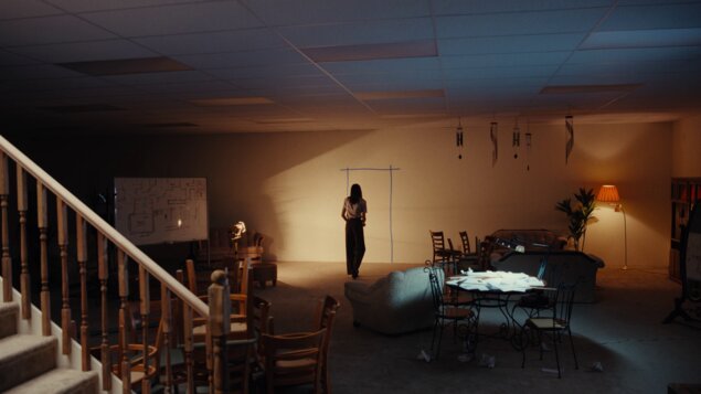 Backrooms: Za stenou