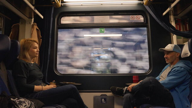 80 rozlícených novinářů